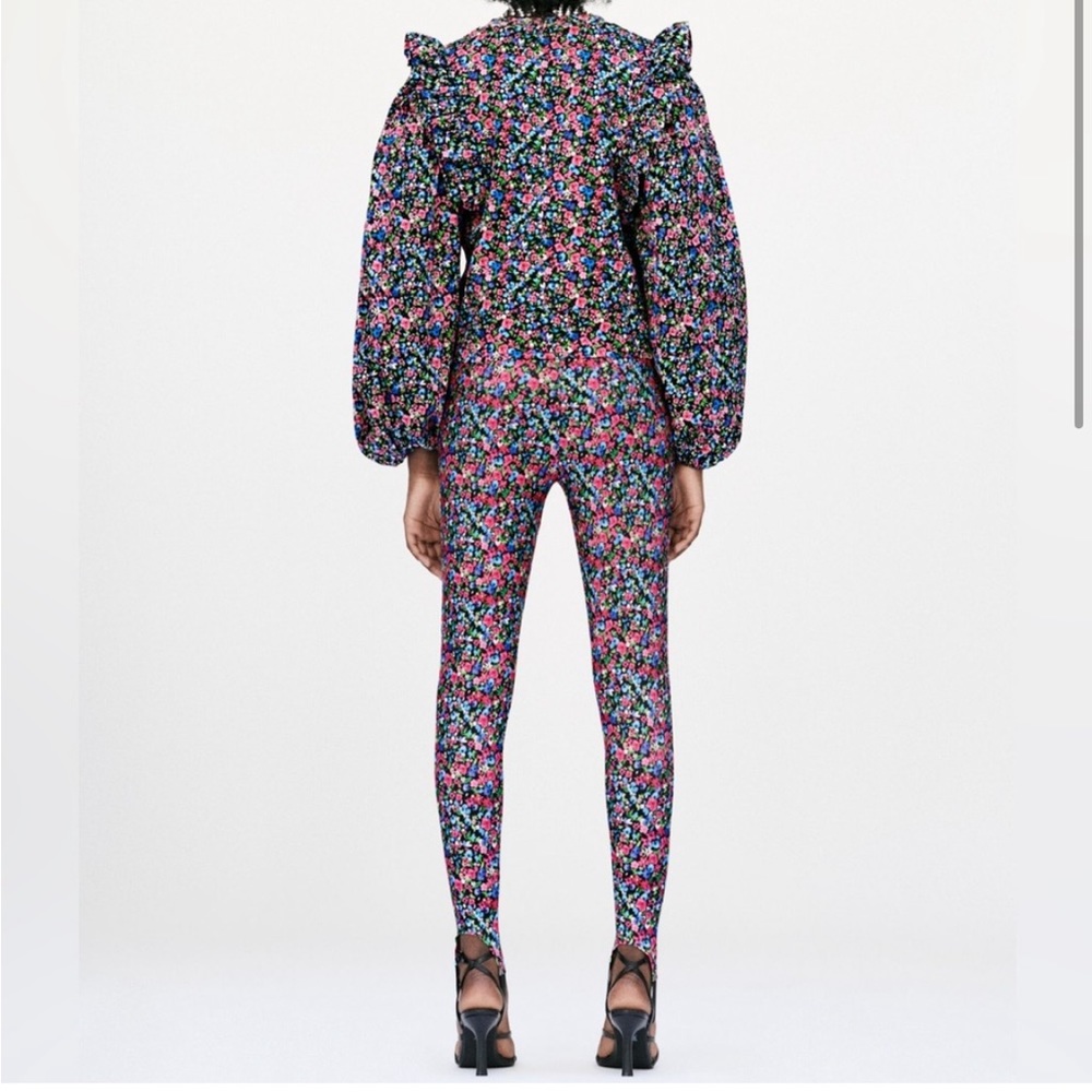NWOT Zara Floral Stirrup Leggings Large